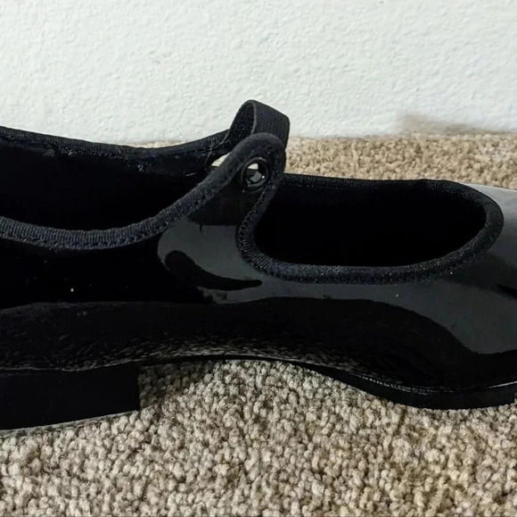 Capezio Black Patent Leather Tap Shoes Strap Closure Girls Dance Size 7 NEW - Picture 3 of 7